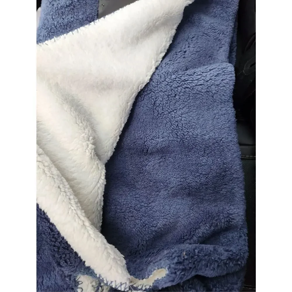 Frye NWT Sherpa Blanket Throw Reversible white Blue 50